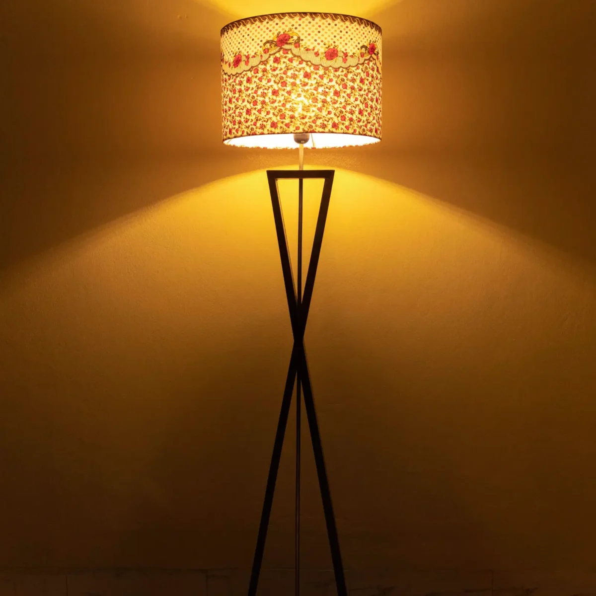 Stylish Tripod Floor / Corner Lamp