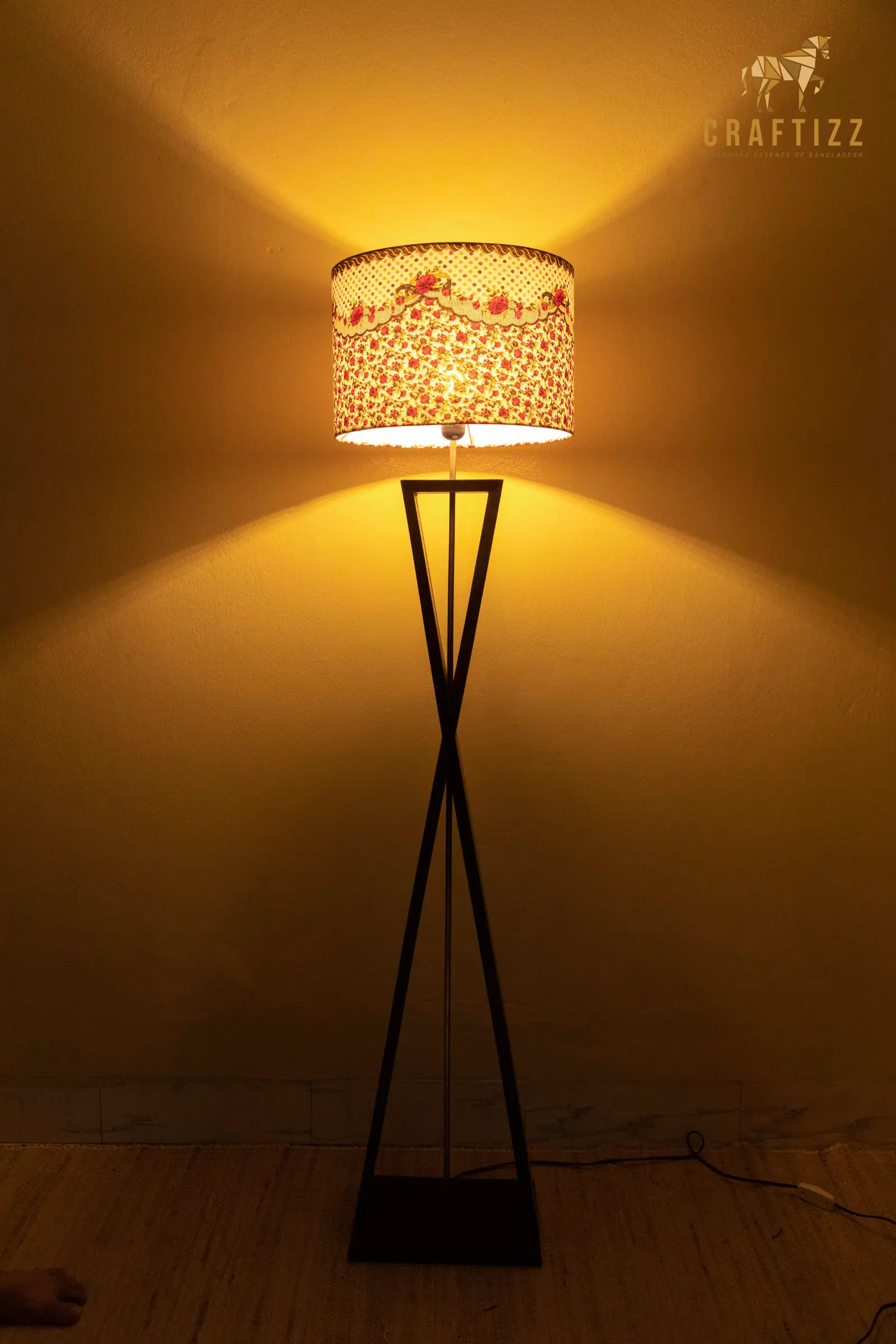 Stylish Tripod Floor / Corner Lamp